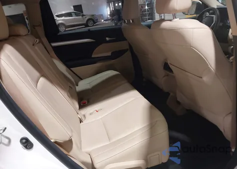 2015 Toyota Highlander Xle V6 z USA, uszkodzony, nr VIN 5TDJKRFHXFS217321